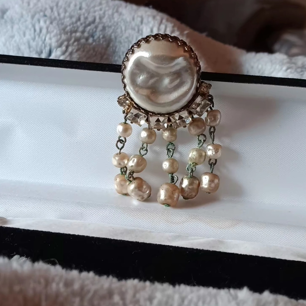 Unique Vintage Pearl and Gold Brooch Pin